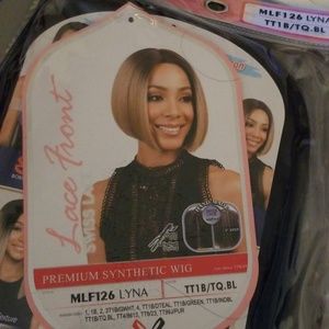 Bobbi boss lacefront wig